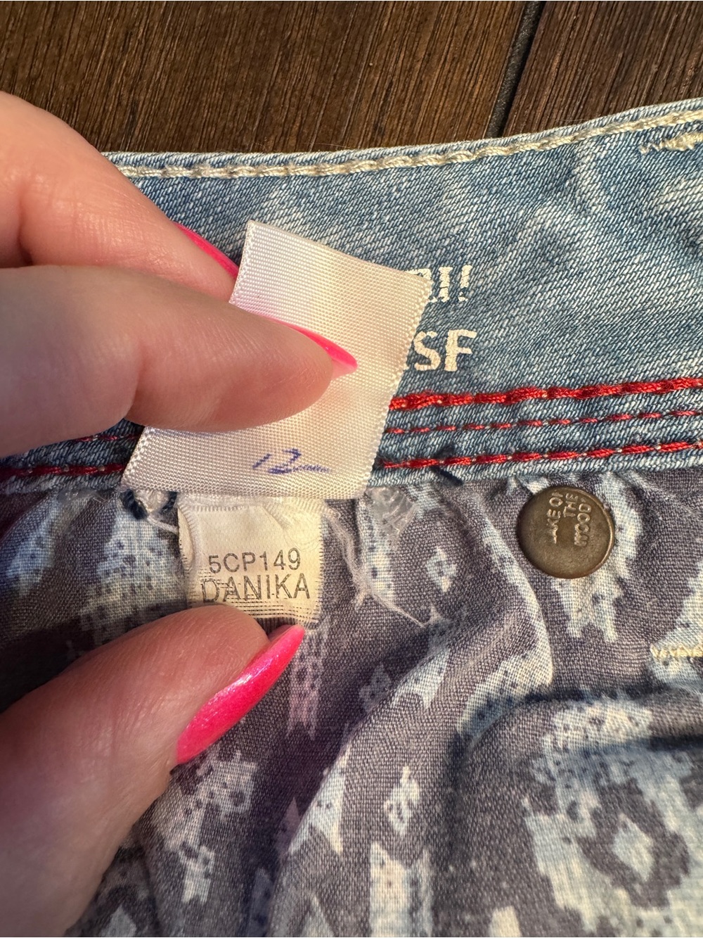 Chip & Pepper California Malibu Mid Rise Denim Shorts S 26 Light Wash Cuffed - Picture 8 of 12